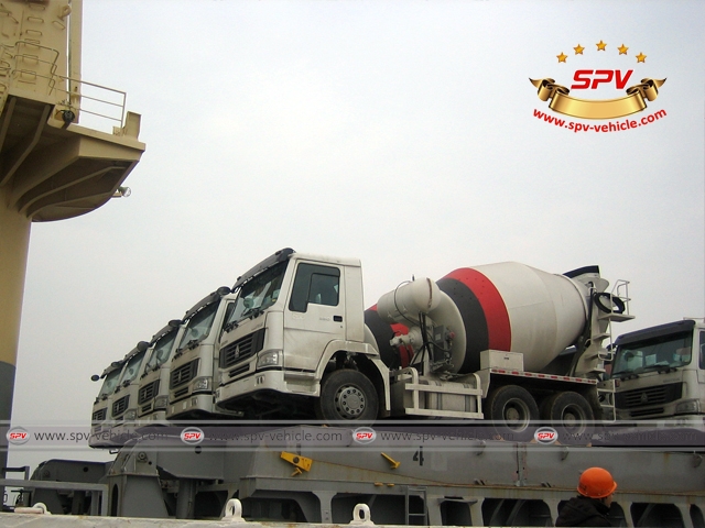 14,000 Litres Concret Mixer Truck-SINOTRUK-Side View